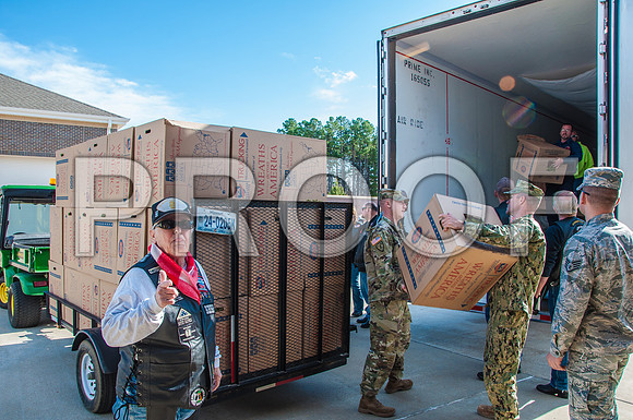 Delivery: Wreaths Across America 2015 ©PicsbyJax-2035.jpg