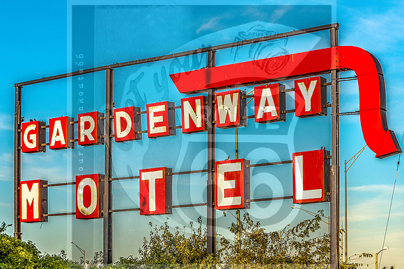 Gardenway Motel Sign Eureka, MO getyourpicsonroute66 picsbyjax-3250.jpg