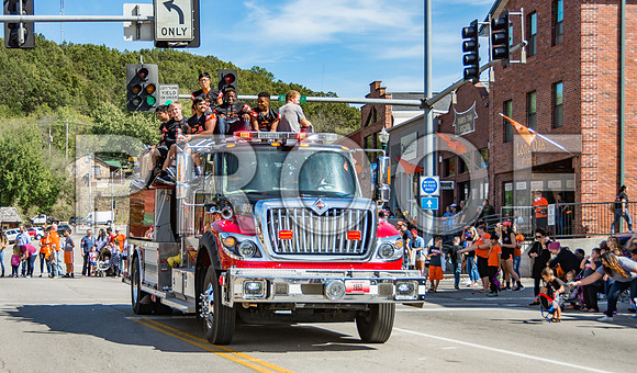 Route 66- Homecoming Parade in Waynesville, MO (C)2017PicsbyJax #WHS #waynesvillehomecoming2017 #WMS #tigerpride #getyourpicsonroute66 #picsbyjax -2345