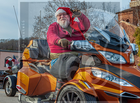 Christmas Parade 2022 © Pics by Jax-0213.jpg
