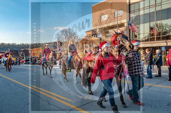 Christmas Parade - Waynsville, MO #kiwanisclubofpulaskicounty #picsbyjax #getyourpicsonroute66 #waynesvillemo -1773.jpg