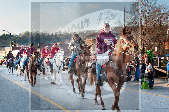 Christmas Parade - Waynsville, MO #kiwanisclubofpulaskicounty #picsbyjax #getyourpicsonroute66 #waynesvillemo -1780.jpg
