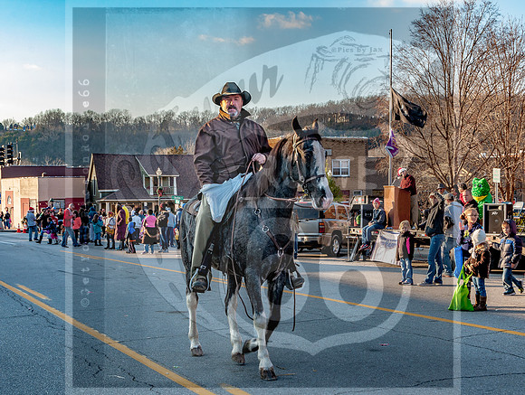 Christmas Parade - Waynsville, MO #kiwanisclubofpulaskicounty #picsbyjax #getyourpicsonroute66 #waynesvillemo -1791.jpg