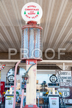 Route 66- Totem Pole Trading Post (1933) Rolla, MO 12-2015-2706.jpg