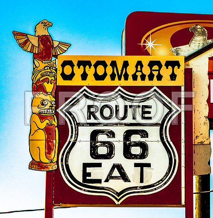 Route 66- Totem Pole Trading Post (1933) Rolla, MO 12-2015-2707.jpg