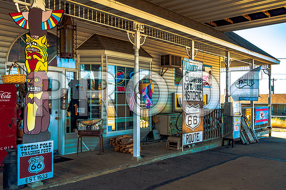 Route 66- Totem Pole Trading Post (1933) Rolla, MO 12-2015-2697.jpg