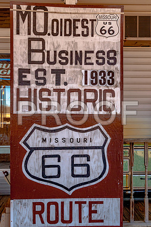 Route 66- Totem Pole Trading Post (1933) Rolla, MO 12-2015-2699.jpg