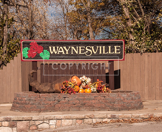 Waynesville Sign - Route 66: Waynesville MO-0820.jpg