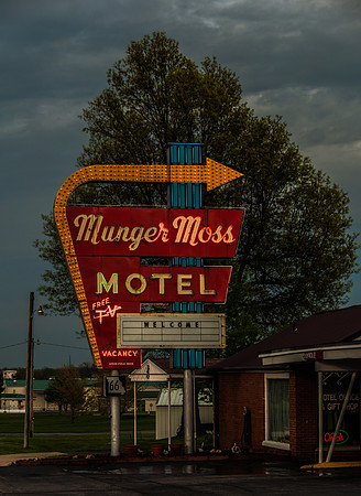 Route 66: Munger Moss Motel Sign - Lebanon, MO-0890.jpg