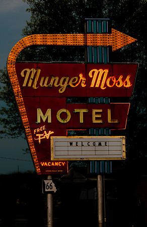 Route 66: Munger Moss Motel Sign - Lebanon, MO-0894.jpg