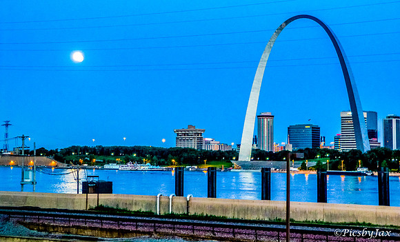 STL Arch Dusk-3.jpg