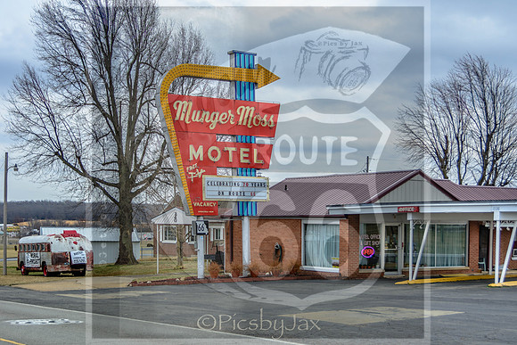 #getyourpicsonroute66 #picsbyjax #lebanonmo #route66 #mungermossmotel #boswellpark-6270-HDR