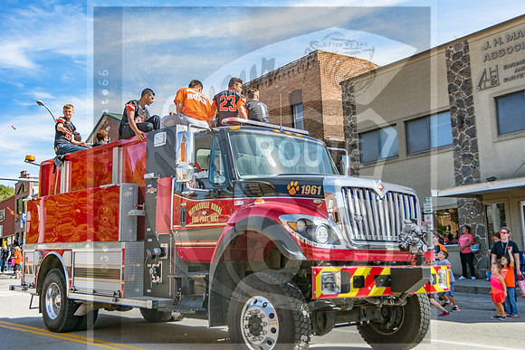Route 66- Homecoming Parade in Waynesville, MO (C)2017PicsbyJax #WHS #waynesvillehomecoming2017 #WMS #tigerpride #getyourpicsonroute66 #picsbyjax -2376.jpg