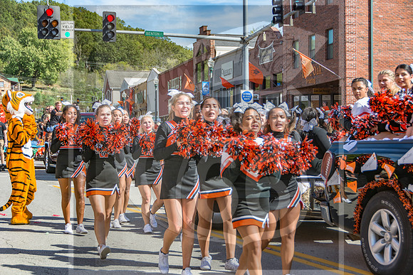 Route 66- Homecoming Parade in Waynesville, MO (C)2017PicsbyJax #WHS #waynesvillehomecoming2017 #WMS #tigerpride #getyourpicsonroute66 #picsbyjax -2437.jpg