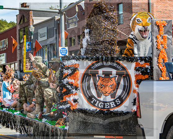 Route 66- Homecoming Parade in Waynesville, MO (C)2017PicsbyJax #WHS #waynesvillehomecoming2017 #WMS #tigerpride #getyourpicsonroute66 #picsbyjax -2617.jpg