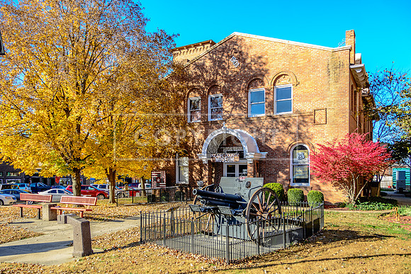 Route 66 - Fall in Waynesville, MO  (c)PicsbyJax #rt66courthouse #getyourpicsonroute66 #route66 #picsbyjax-5320.jpg