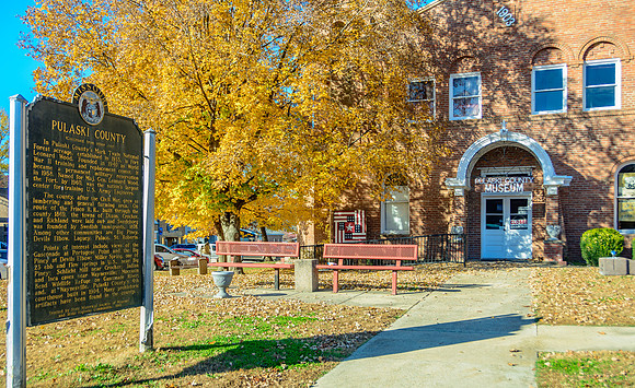 Route 66 - Fall in Waynesville, MO  (c)PicsbyJax #rt66courthouse #getyourpicsonroute66 #route66 #picsbyjax-5250.jpg