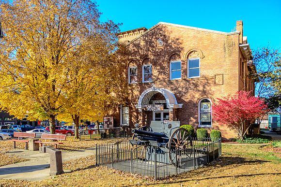 Route 66 - Fall in Waynesville, MO  (c)PicsbyJax #rt66courthouse #getyourpicsonroute66 #route66 #picsbyjax-5320.jpg