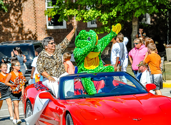 Route 66- Homecoming Parade in Waynesville, MO (C)2017PicsbyJax #WHS #waynesvillehomecoming2017 #WMS #tigerpride #getyourpicsonroute66 #picsbyjax -0075.jpg