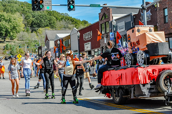 Route 66- Homecoming Parade in Waynesville, MO (C)2017PicsbyJax #WHS #waynesvillehomecoming2017 #WMS #tigerpride #getyourpicsonroute66 #picsbyjax -0082.jpg