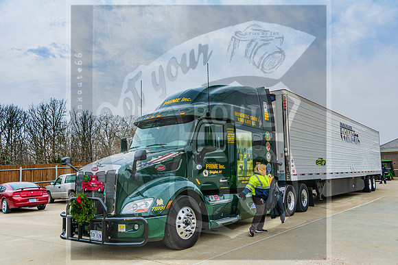 Wreaths Across America Delivery 2020-5243.jpg
