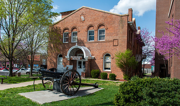 Waynesville_Route 66: 1903 Pulaski County Court House -Waynesville, MO-0536.jpg