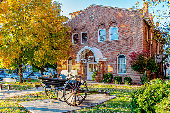 Waynesville 1903 Courthouse-DSC_0537.jpg