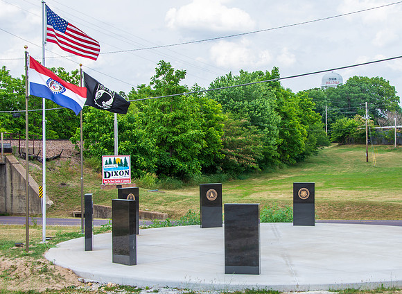 Dixon_VFW Patriotic Display & Dixon Welcome Sign_PCN22-3437.jpg
